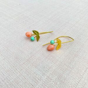 Forgyldte, candtbær, øreringe, koral, opal