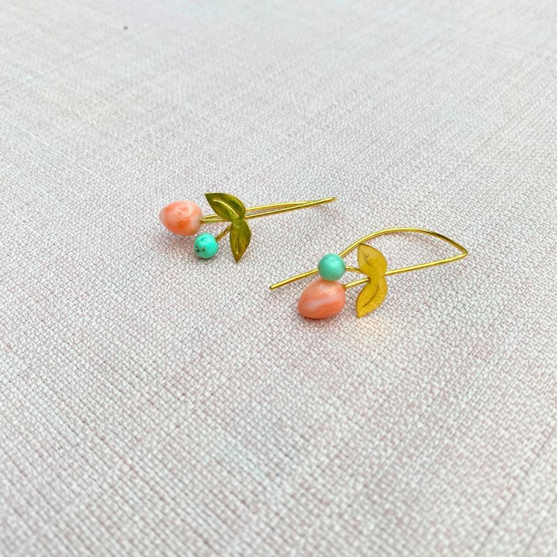 Forgyldte, candtbær, øreringe, koral, opal