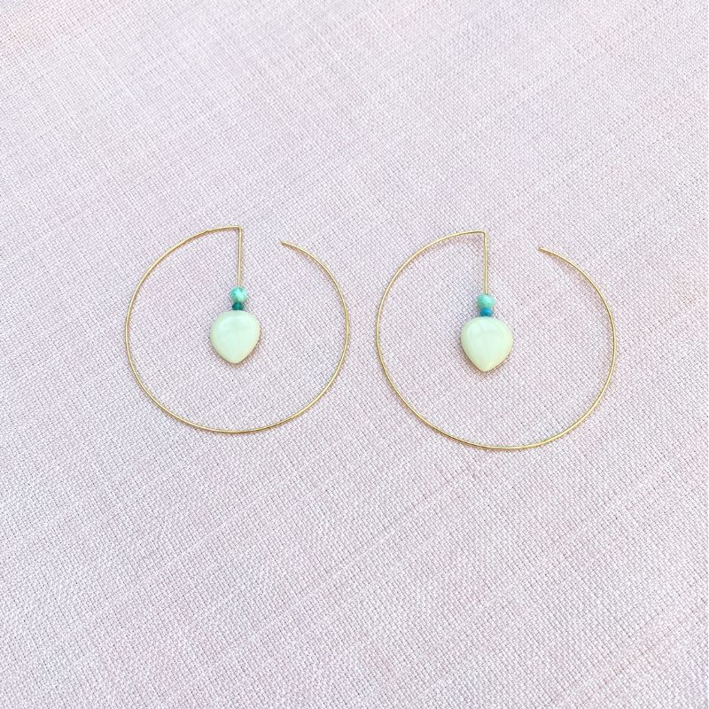 store, cirkeløreringe, med, 3, sten, liggende